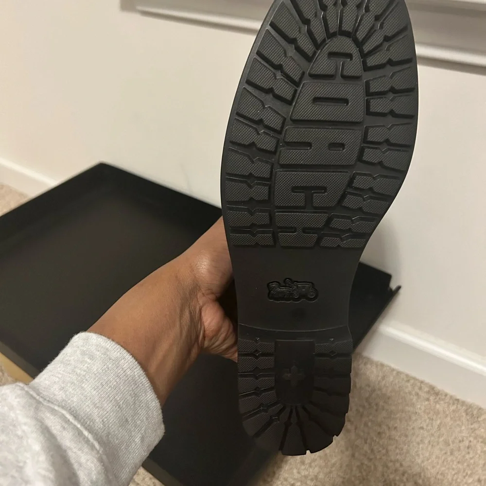 Coach Riding Boota - Picture 5 of 6